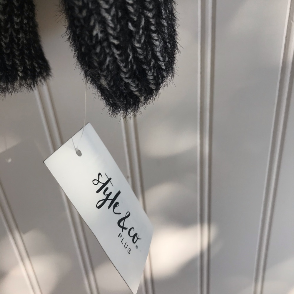 Gray & Black Sweater - Picture 7 of 7